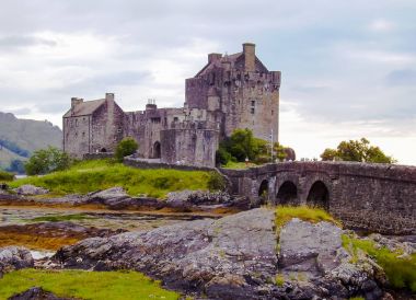 İskoçya 'daki Eilean Donan Kalesi.
