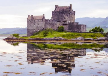 İskoçya 'daki Eilean Donan Kalesi.