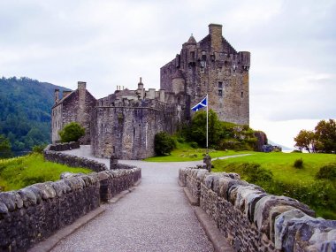İskoçya 'daki Eilean Donan Kalesi.