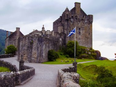 İskoçya 'daki Eilean Donan Kalesi.