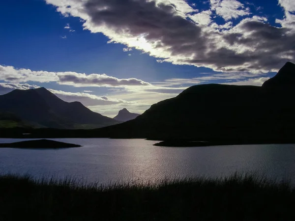 Lago en Escocia naturaleza tierras altas — Foto de Stock