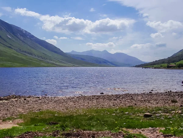 Lago en Escocia naturaleza tierras altas —  Fotos de Stock