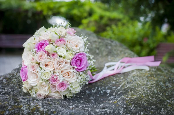 Wedding bouquet with roses — Stock Photo, Image