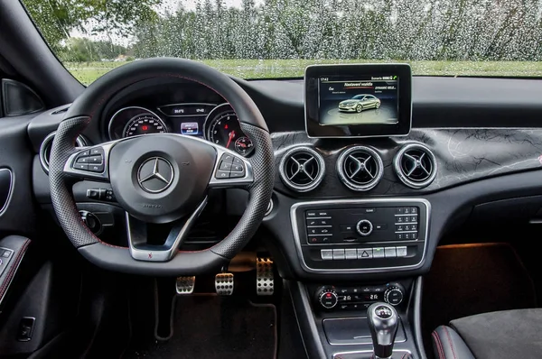 Interior de carro de luxo de Mercedes Benz — Fotografia de Stock