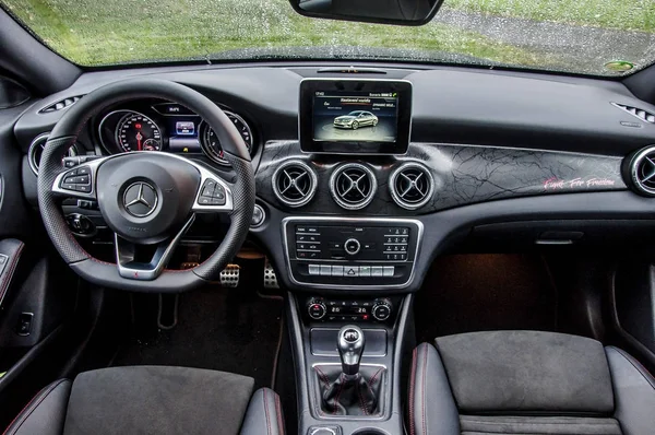 Interior del coche de lujo de Mercedes Benz — Foto de Stock