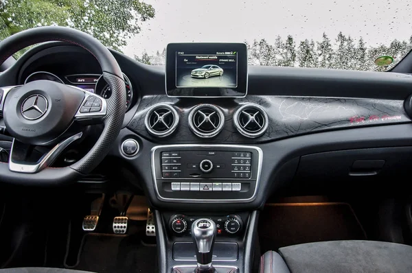 Interior de carro de luxo de Mercedes Benz — Fotografia de Stock