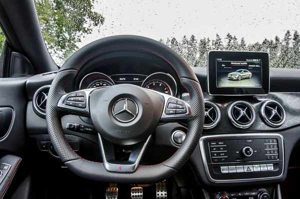 Interior de carro de luxo de Mercedes Benz — Fotografia de Stock