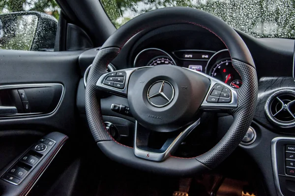 Interior del coche de lujo de Mercedes Benz — Foto de Stock