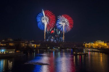 Yeni yıl arifesinde havai fişek 