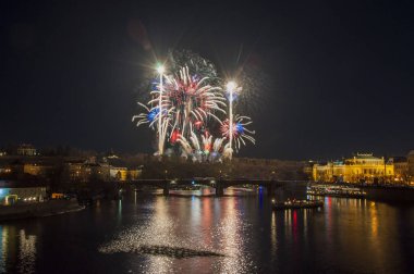 Yeni yıl arifesinde havai fişek 