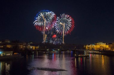 Yeni yıl arifesinde havai fişek 