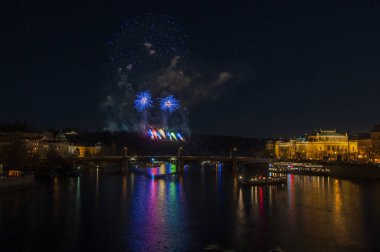 Yeni yıl arifesinde havai fişek 