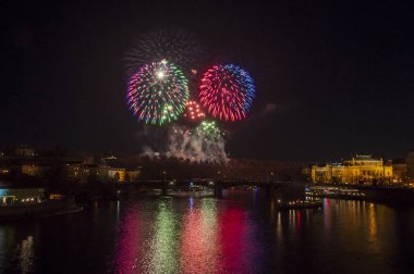 Yeni yıl arifesinde havai fişek 
