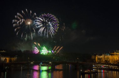 Yeni yıl arifesinde havai fişek 