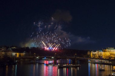 Yeni yıl arifesinde havai fişek 