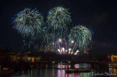 Yeni yıl arifesinde havai fişek 