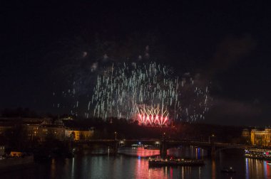 Yeni yıl arifesinde havai fişek 
