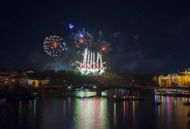Yeni yıl arifesinde havai fişek 