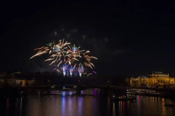 Új év Eve tűzijáték — Stock Fotó