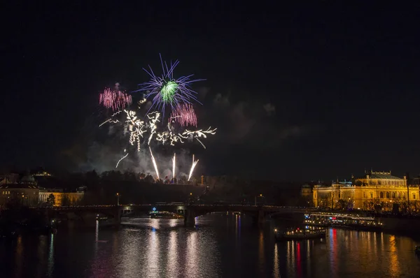 Új év Eve tűzijáték — Stock Fotó