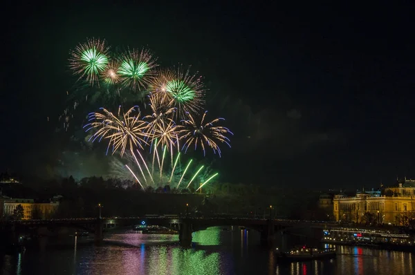 Új év Eve tűzijáték — Stock Fotó