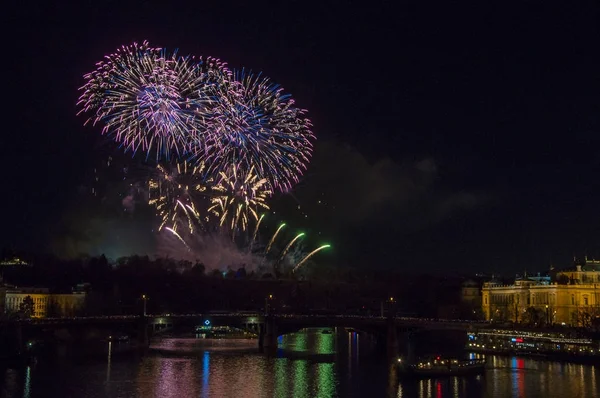 Új év Eve tűzijáték — Stock Fotó