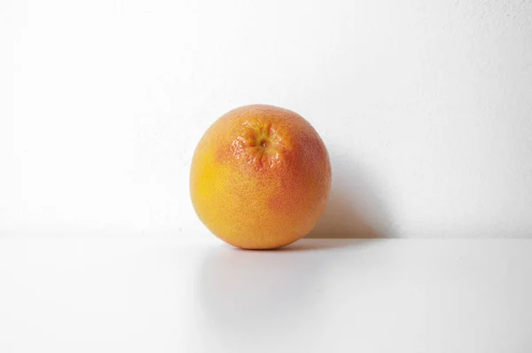 孤立した背景にミックス フルーツのセットです 孤立したカラフルな甘い果実 — ストック写真