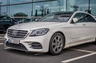 Önden Görünüm Mercedes Benz S400d