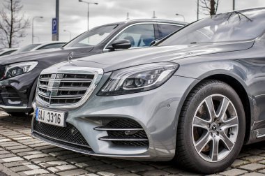 Önden Görünüm Mercedes Benz S400d