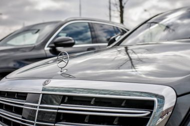 Önden Görünüm Mercedes Benz S400d