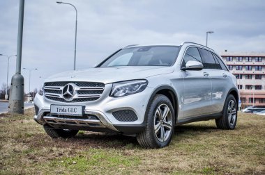 Önden Görünüm Mercedes Benz Glc