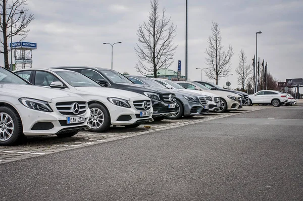 Praha Česká Republika 2018 Nové Luxusní Vozy Mercedes Benz Parkování — Stock fotografie