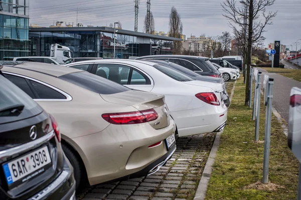 Πράγα Τσεχία 2018 Νέα Πολυτελή Αυτοκίνητα Mercedes Benz Χώρος Στάθμευσης — Φωτογραφία Αρχείου
