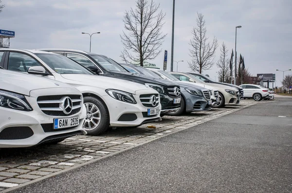 Prague República Checa 2018 Novos Carros Luxo Mercedes Benz Estacionamento — Fotografia de Stock