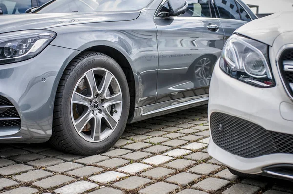 Vista frontal Mercedes Benz S400d — Foto de Stock