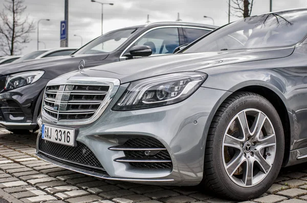 Front view Mercedes Benz S400d — Stock Photo, Image