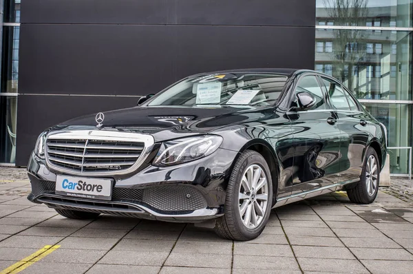 Praga República Checa 2018 Vista Frontal Mercedes Benz 220D Color — Foto de Stock