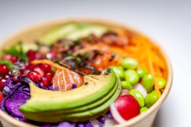 Somon kabı izole bir arka planda. yakın plan görünümü