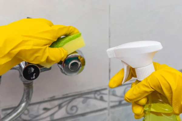 Cleaning Bathroom Sink Spray Detergent — Stock Photo, Image