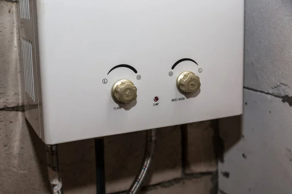 Teknik odada su ısıtıcısı var..