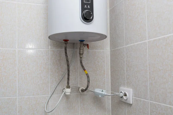 Su ısıtıcısı ana boruya bağlı. Banyo..