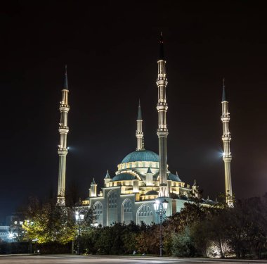 Akhmad Kadyrov Camii (resmi adıyla 