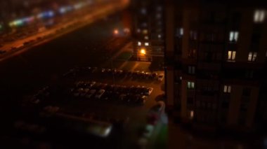 Büyük şehirde gece araba park etmek..
