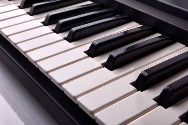 Elektronické piano klávesnici zvýšená zobrazení — Stock fotografie