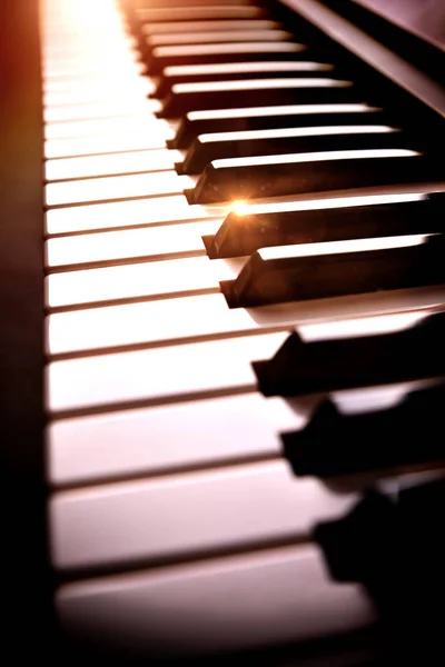 Electronic piano keyboard in the shade with shine elevated view — Stock Photo, Image