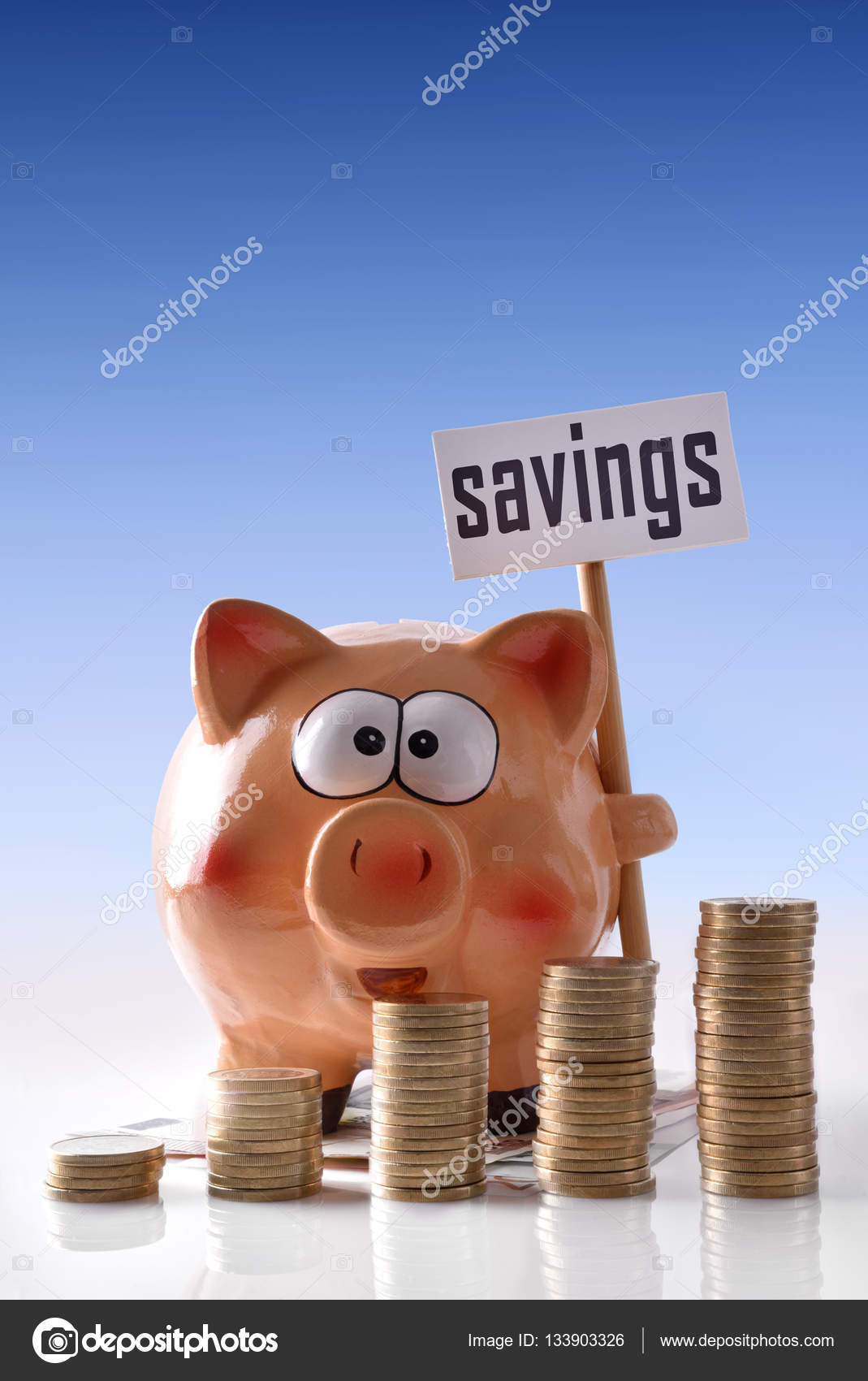 Sparschwein Mit Sparplakat Und Munzen Blauer Hintergrund Vert Stockfotografie Lizenzfreie Fotos C Davizro 133903326 Depositphotos