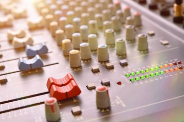 Yakın ses karıştırıcı yüksek ışık ile görünüm