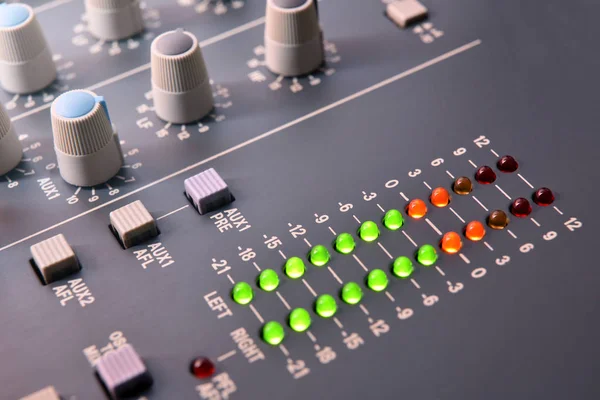 Close up digital vu-meter sound mixer vista elevada — Fotografia de Stock