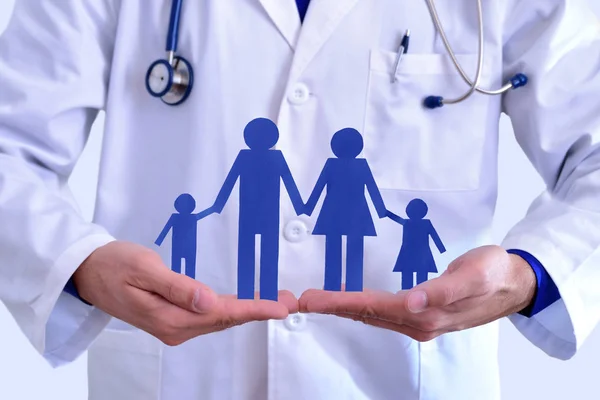 Концепция семейного медицинского страхования — стоковое фото