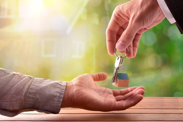 Agent giving the keys to the buyer of a house — Stock Photo, Image